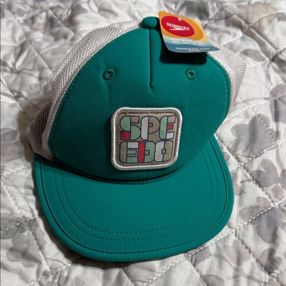 Speedo Green and White kid’s Cap